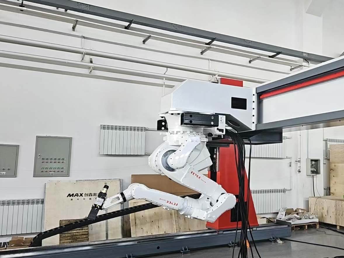 首台大臂展真空激光焊接机器人完成重点国防装备生产任务